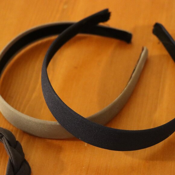 4 pack of headbands, lightly used, great condition. Navy and grey - Picture 4 of 8